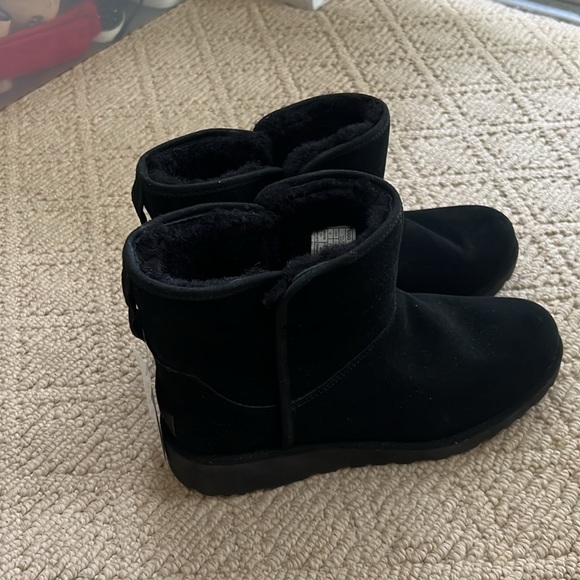 Black Uggs - Picture 2 of 7